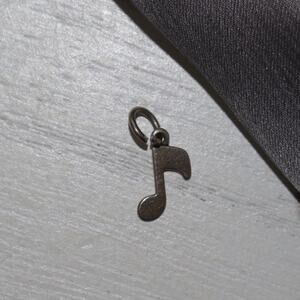 Retired James Avery Music Note Charm 0.5G / 0.7in
